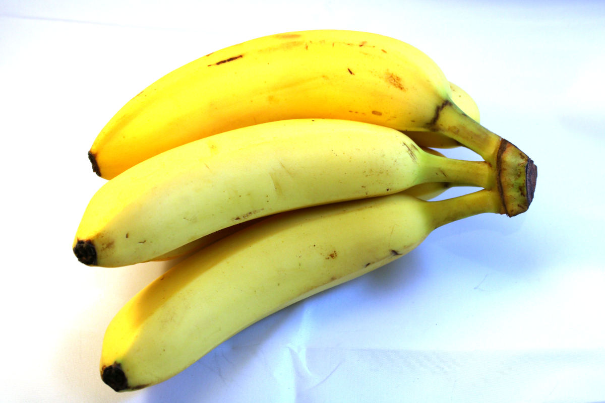 File:Bunch of bananas.jpg