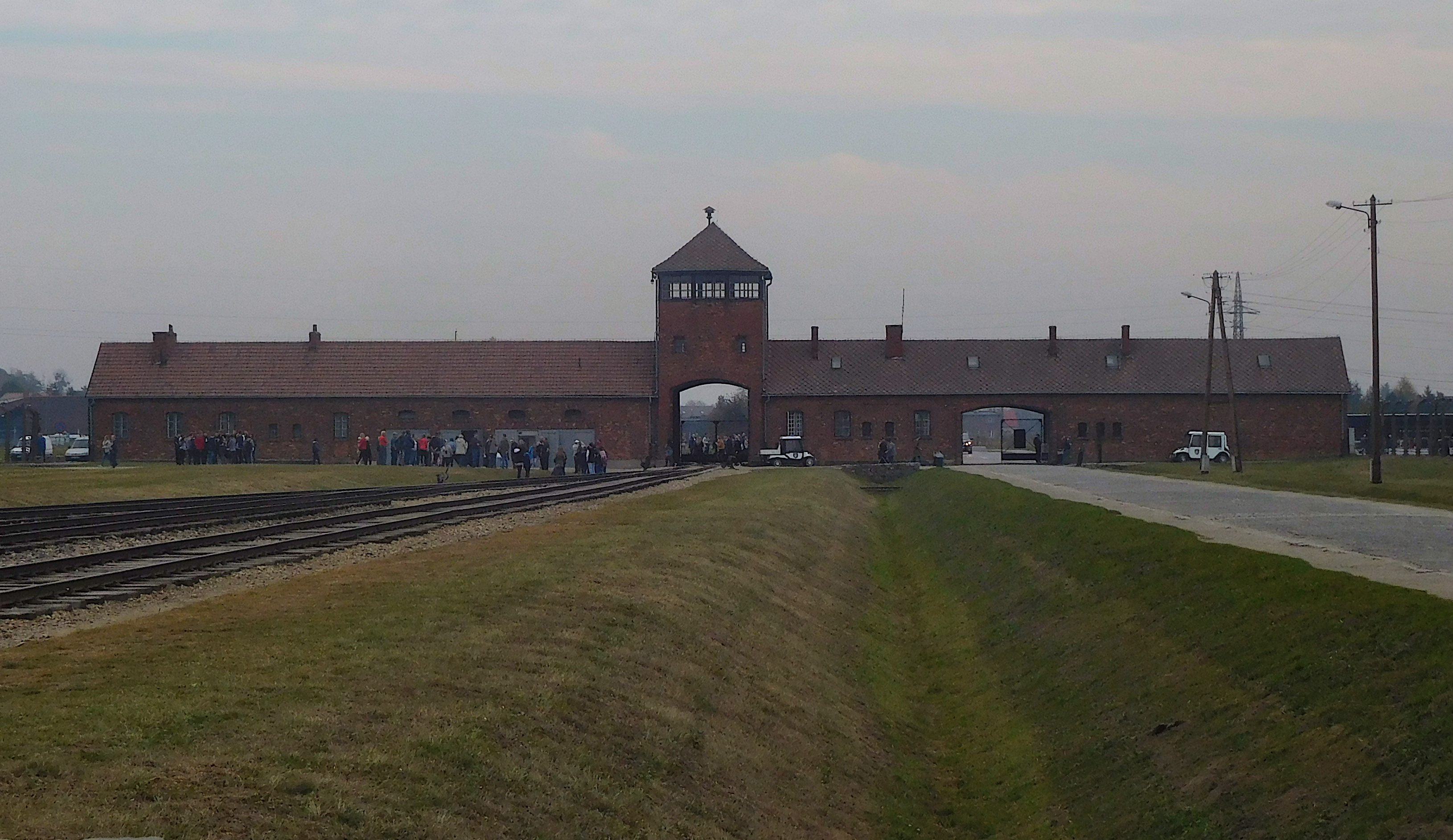 File:Auschwitz.jpg